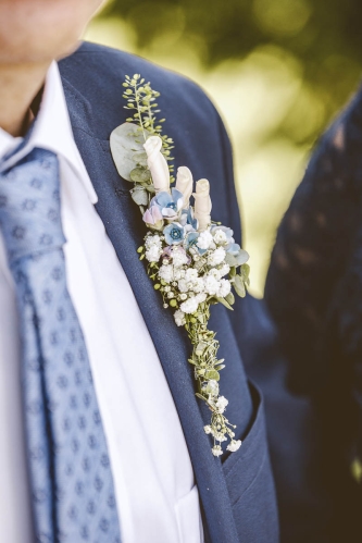 ein Blumensanstecker oder Hochzeitsanstecker für deine Hochzeit - Fotograf und Hochzeitsfotograf Torsten Paris